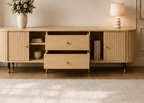 Meuble TV ÉQUINOXE 180 cm – Bois cannelé, portes coulissantes et tiroirs