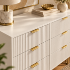 Commode LIVIA – Blanche avec détails dorés et pieds métal