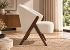 Fauteuil crème NORVEN – dossier arrondi et structure bois foncé