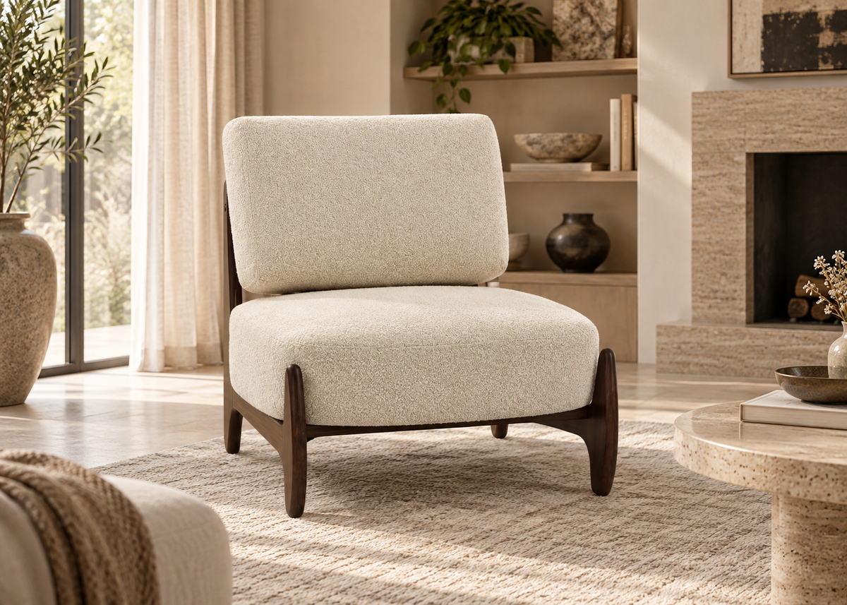 Fauteuil bouclette crème SÉVERIN – structure bois foncé