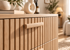 Commode SOLEYA – Façade cannelée et grand espace de rangement